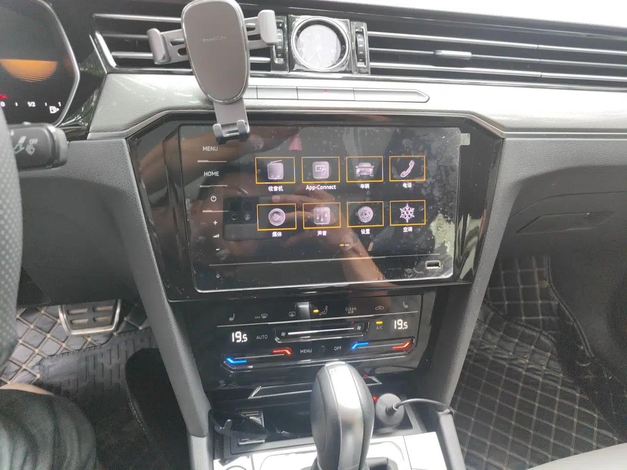 Volkswagen Magotan 2023 2 Million Units Limited Edition 330TSI DSG Leading Version — миниатюра 13