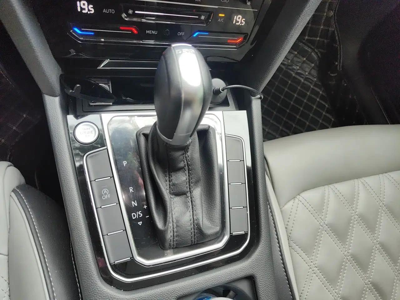Volkswagen Magotan 2023 2 Million Units Limited Edition 330TSI DSG Leading Version — миниатюра 14