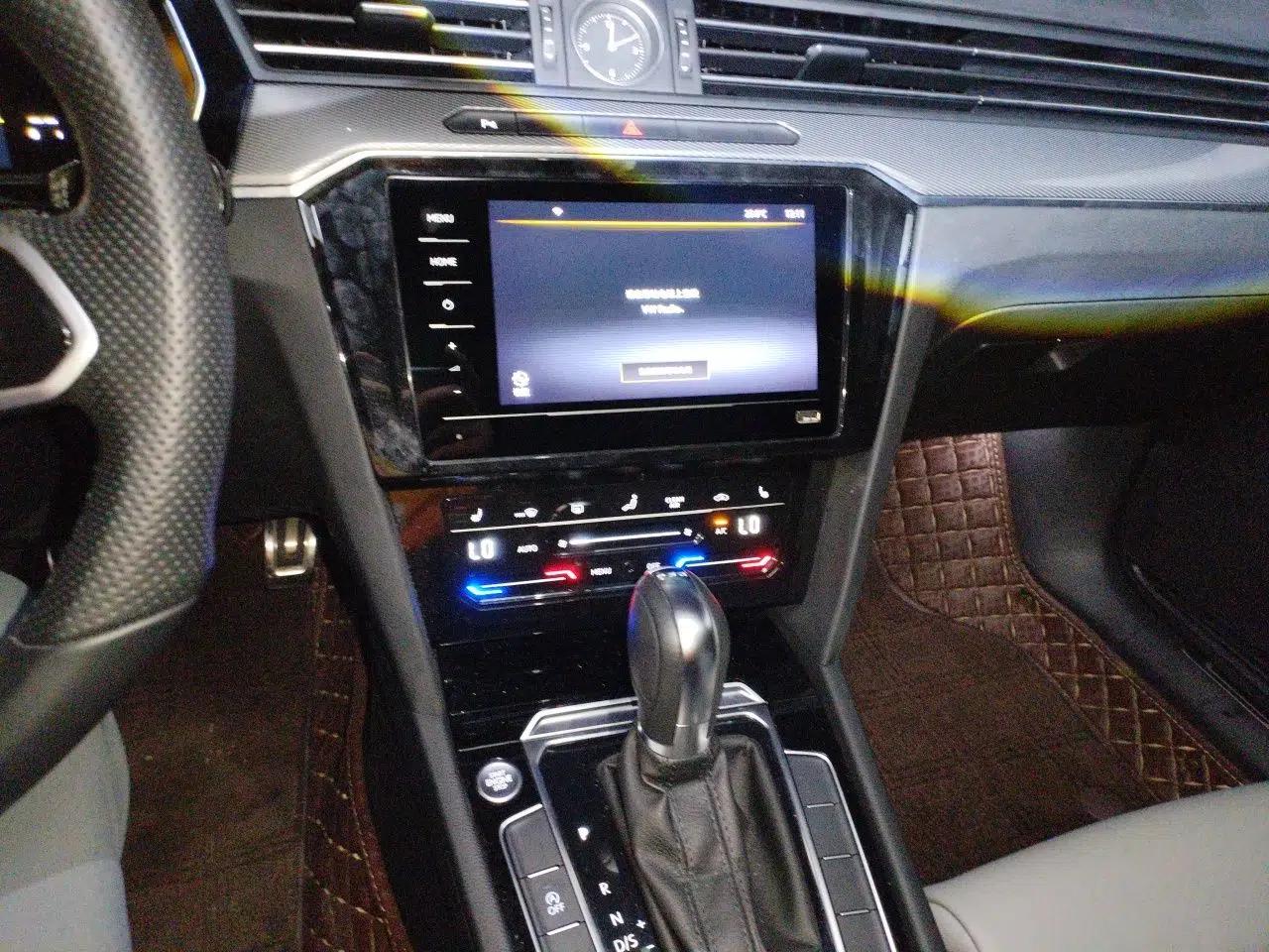 Volkswagen Magotan 2023 2 Million Units Limited Edition 280TSI DSG Leading Version — миниатюра 13
