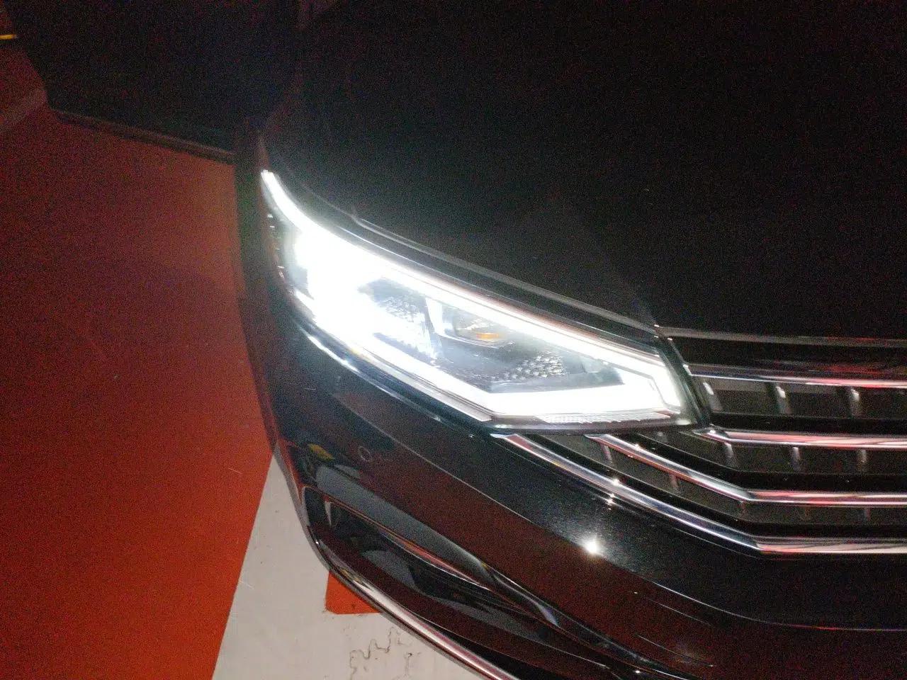 Volkswagen Magotan 2023 2 Million Units Limited Edition 280TSI DSG Leading Version — миниатюра 7