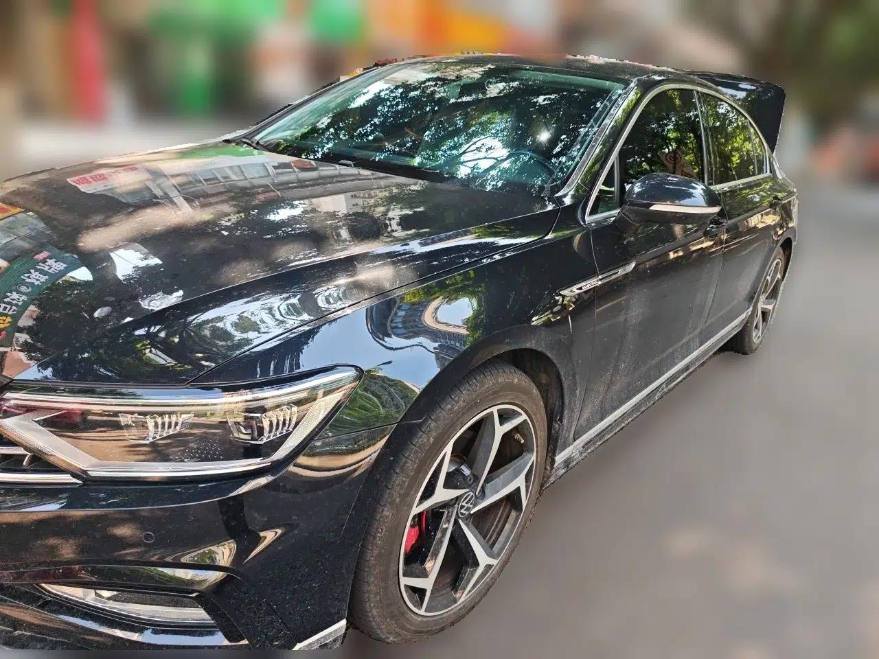 Volkswagen Magotan 2023 2 Million Units Commemorative Edition 330TSI DSG Luxury Version — миниатюра 1