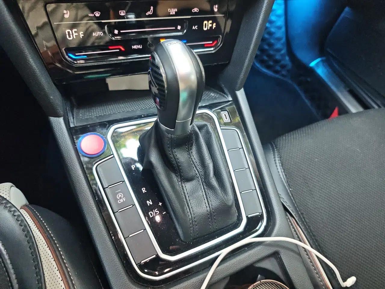 Volkswagen Magotan 2023 2 Million Units Commemorative Edition 330TSI DSG Luxury Version — миниатюра 14