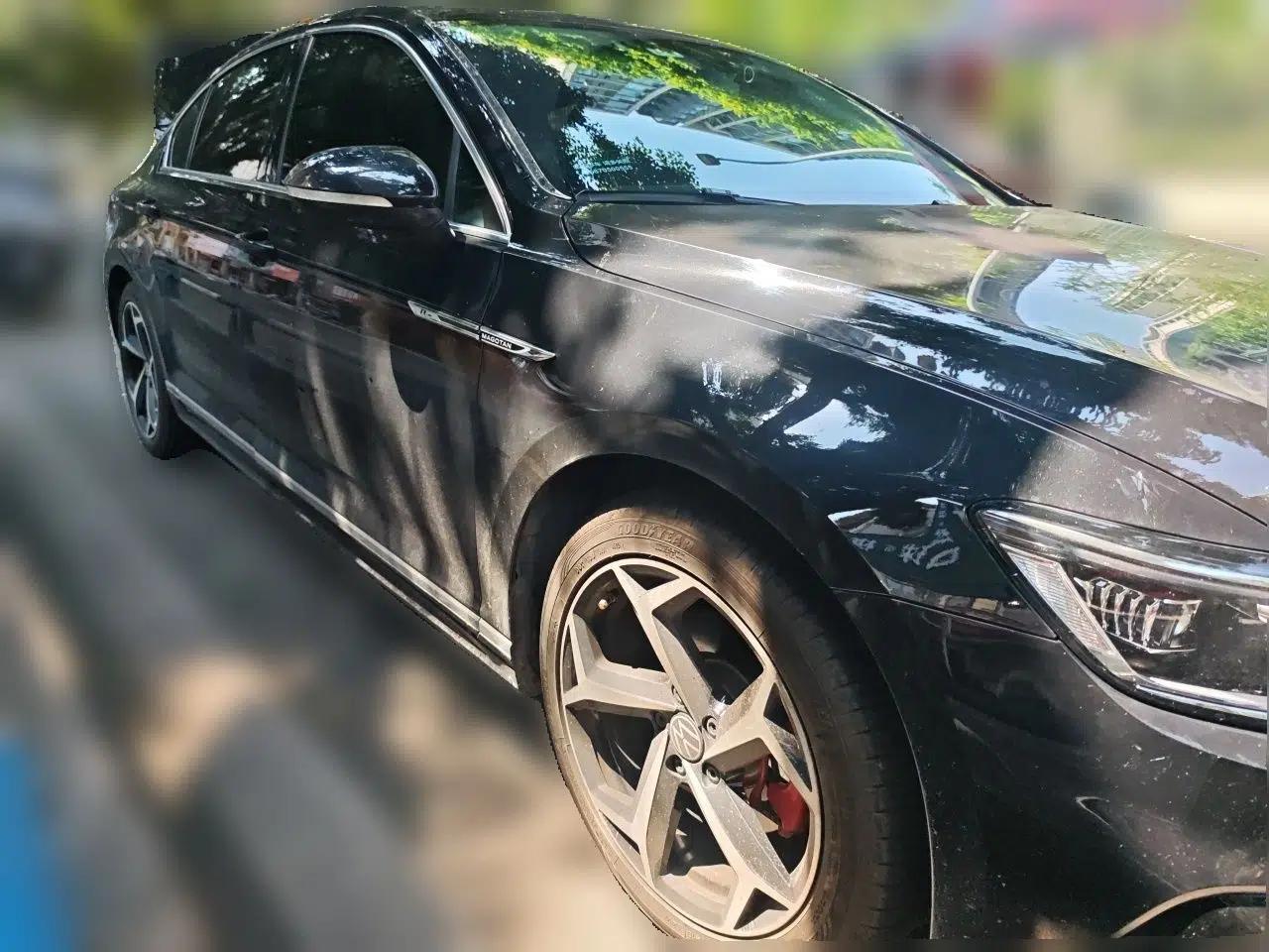 Volkswagen Magotan 2023 2 Million Units Commemorative Edition 330TSI DSG Luxury Version — миниатюра 3