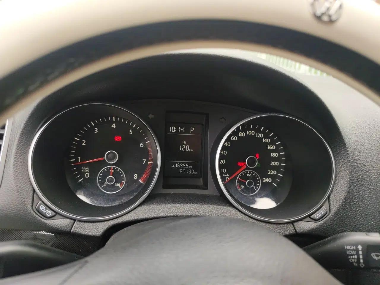 Volkswagen Golf 2012 1.6L Automatic Comfort Model — миниатюра 11