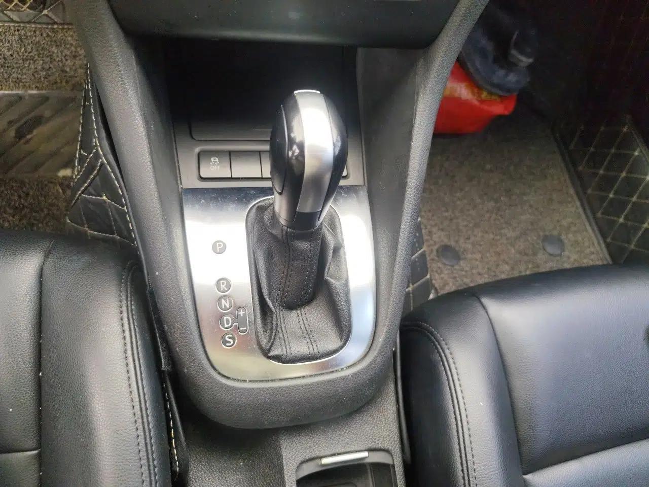 Volkswagen Golf 2012 1.6L Automatic Comfort Model — миниатюра 14