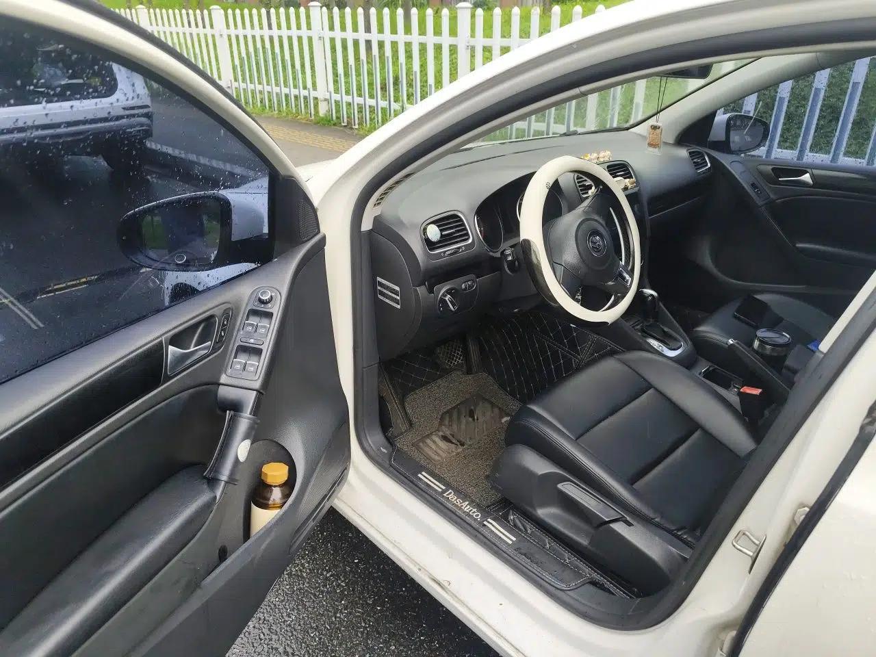 Volkswagen Golf 2012 1.6L Automatic Comfort Model — миниатюра 16