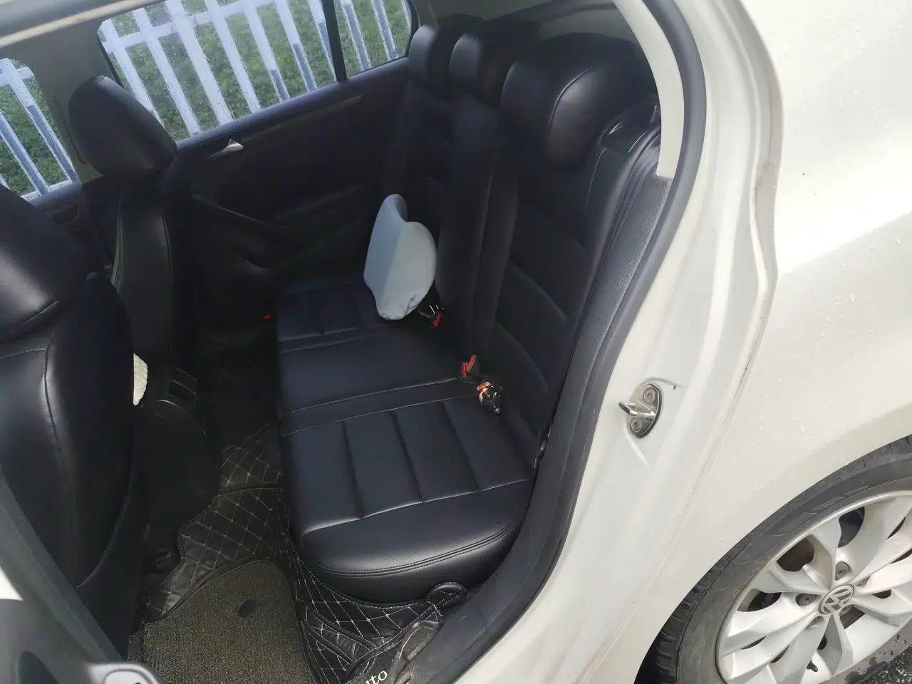 Volkswagen Golf 2012 1.6L Automatic Comfort Model — миниатюра 17