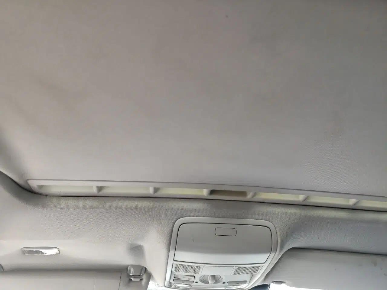 Volkswagen Golf 2012 1.6L Automatic Comfort Model — миниатюра 18