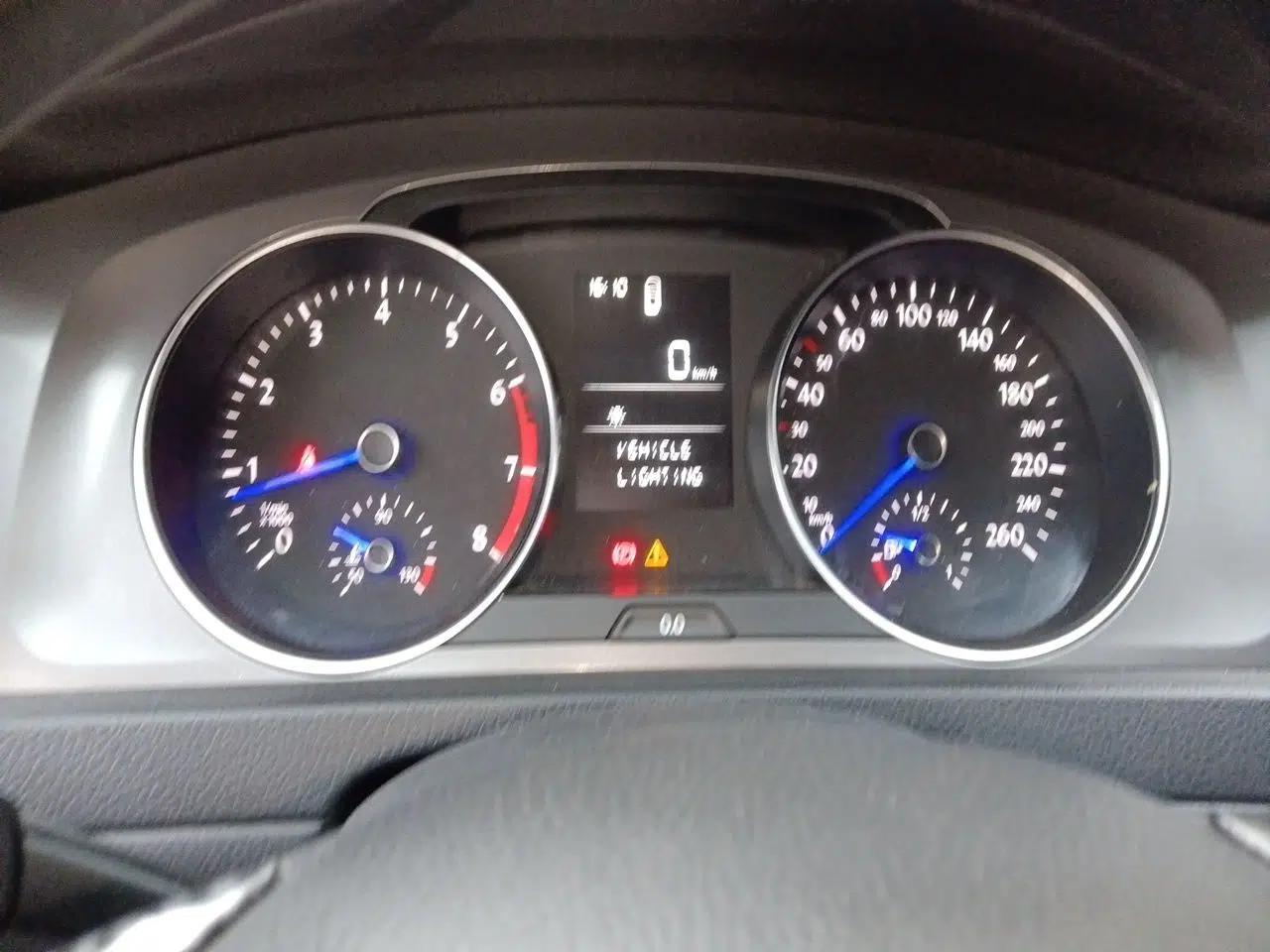 Volkswagen Golf 2014 1.6L Manual Fashion Edition — миниатюра 11