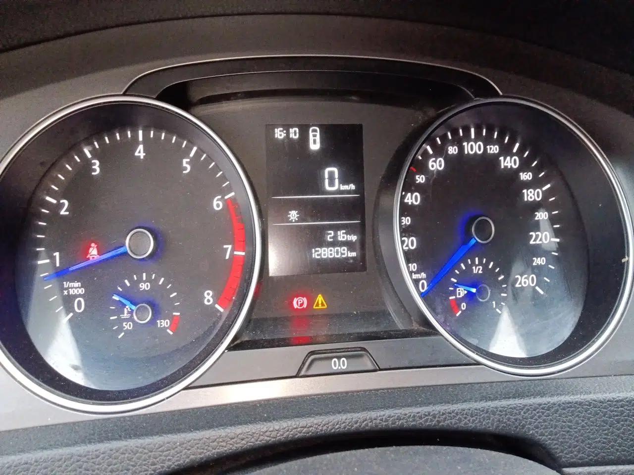 Volkswagen Golf 2014 1.6L Manual Fashion Edition — миниатюра 12