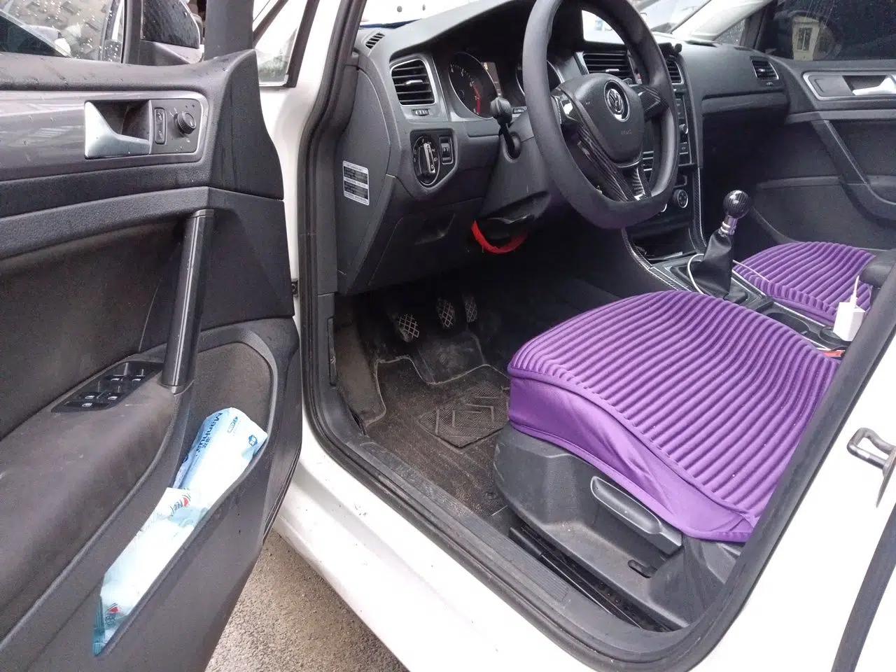 Volkswagen Golf 2014 1.6L Manual Fashion Edition — миниатюра 16