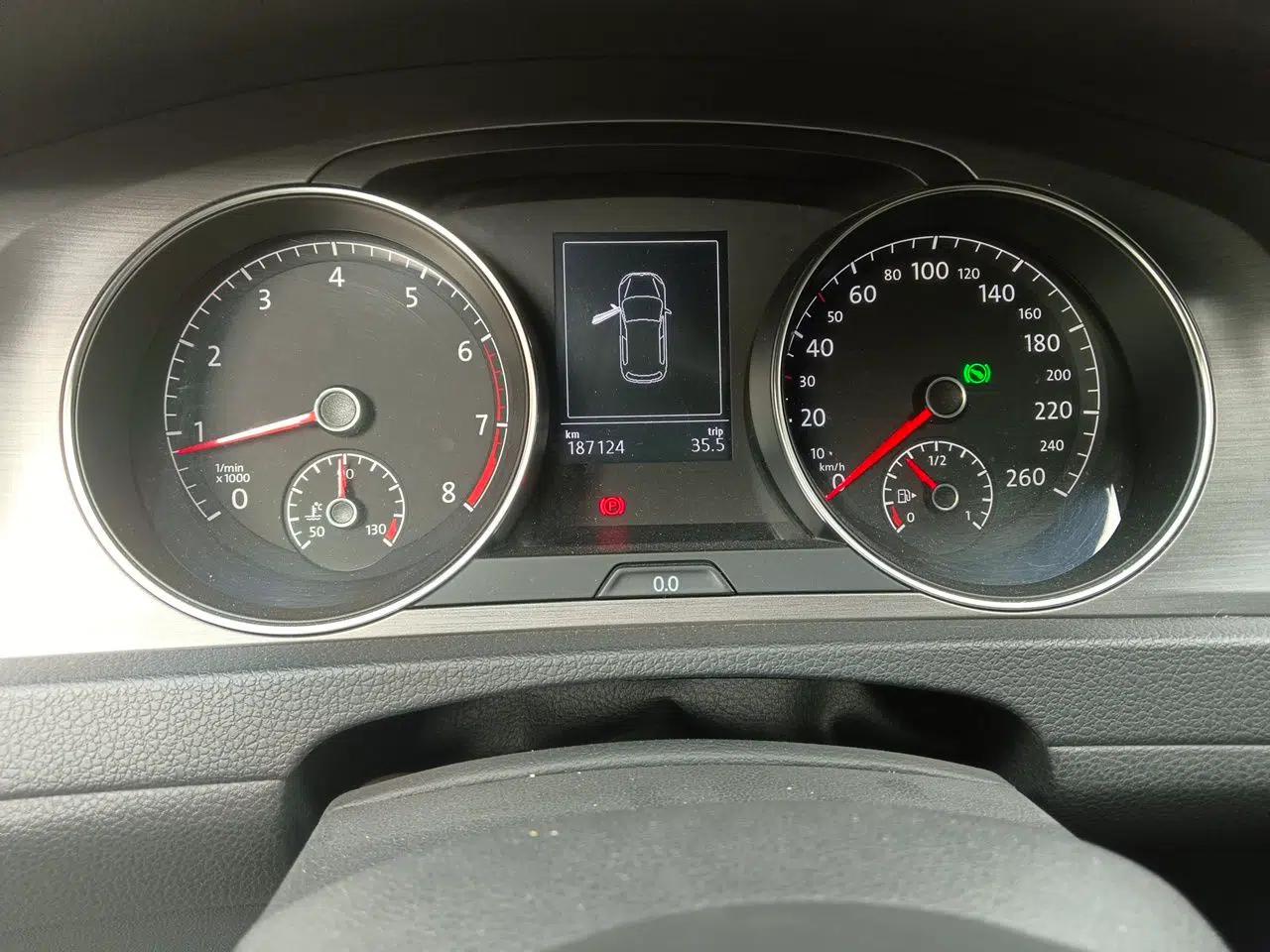 Volkswagen Golf 2015 1.6L Automatic Comfort Model — миниатюра 11