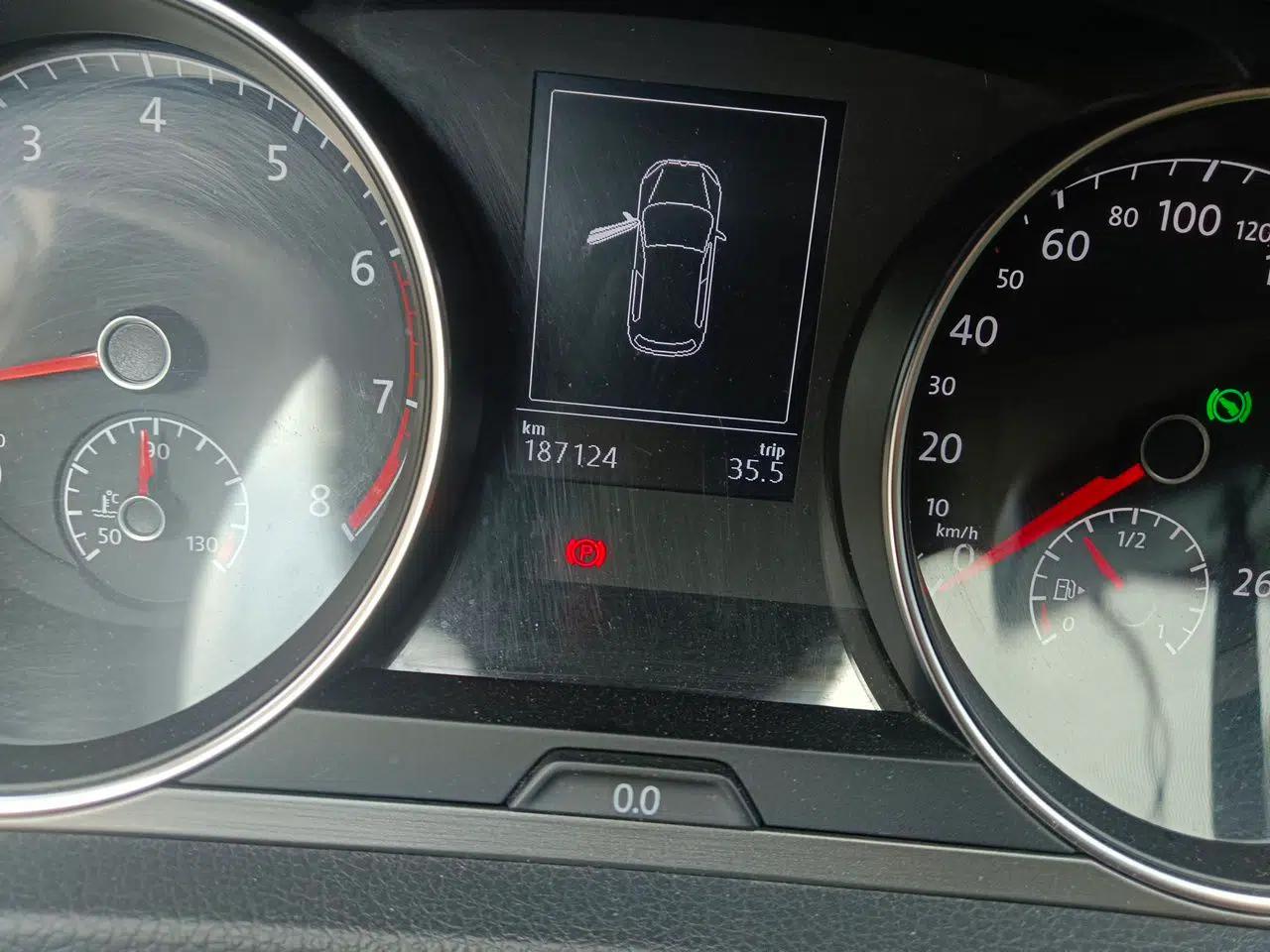 Volkswagen Golf 2015 1.6L Automatic Comfort Model — миниатюра 12