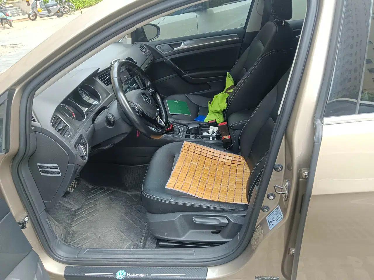 Volkswagen Golf 2015 1.6L Automatic Comfort Model — миниатюра 15