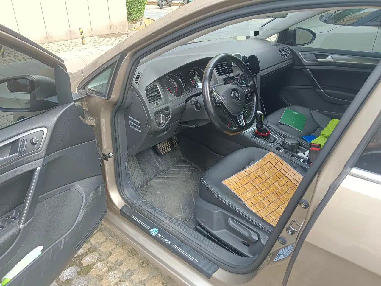 Volkswagen Golf 2015 1.6L Automatic Comfort Model — миниатюра 16