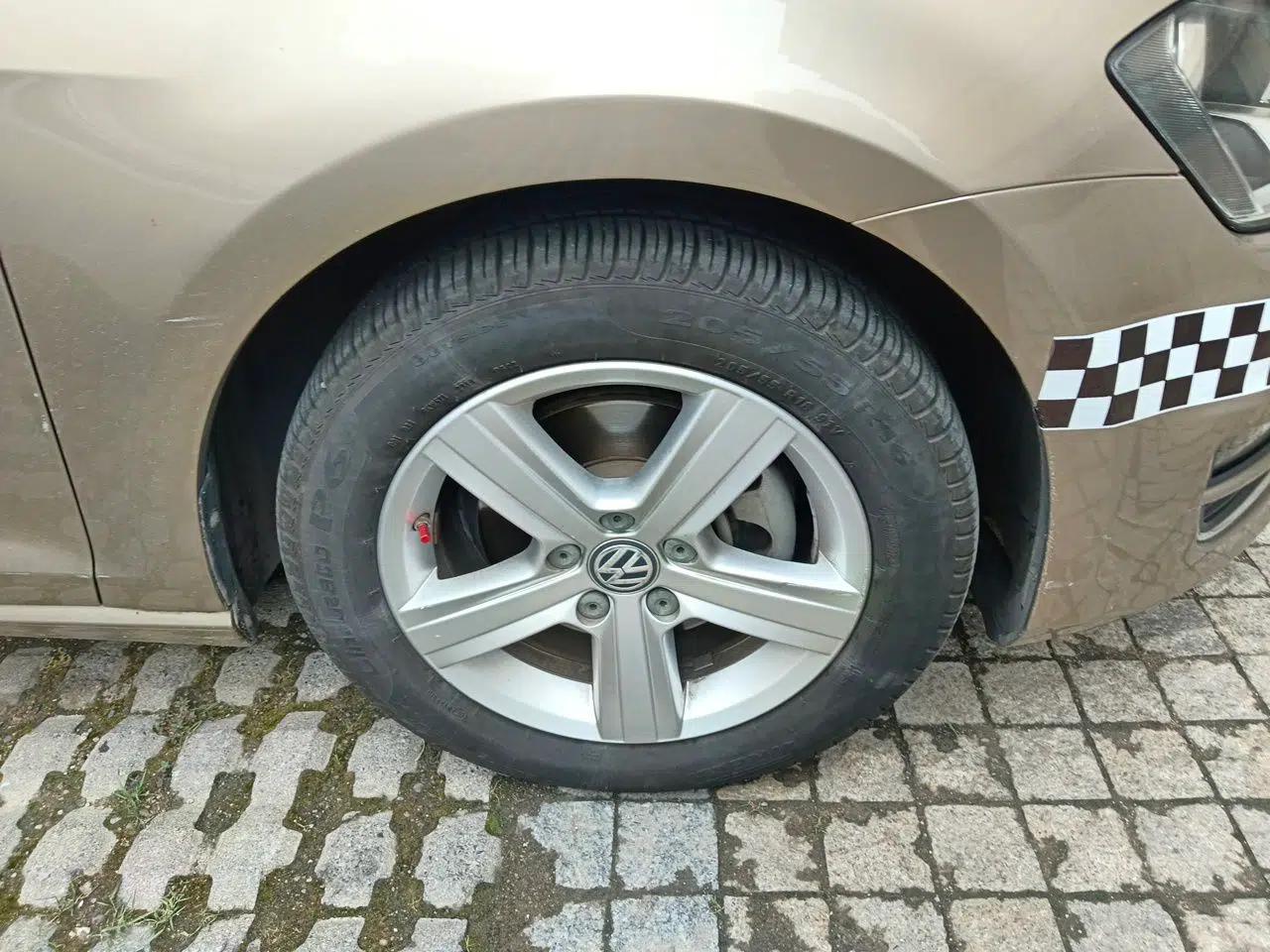 Volkswagen Golf 2015 1.6L Automatic Comfort Model — миниатюра 8