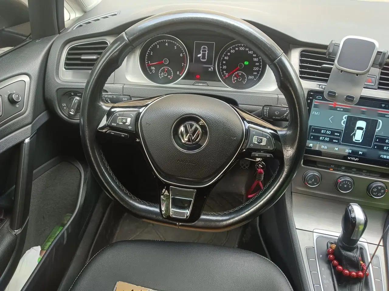 Volkswagen Golf 2015 1.6L Automatic Comfort Model — миниатюра 10