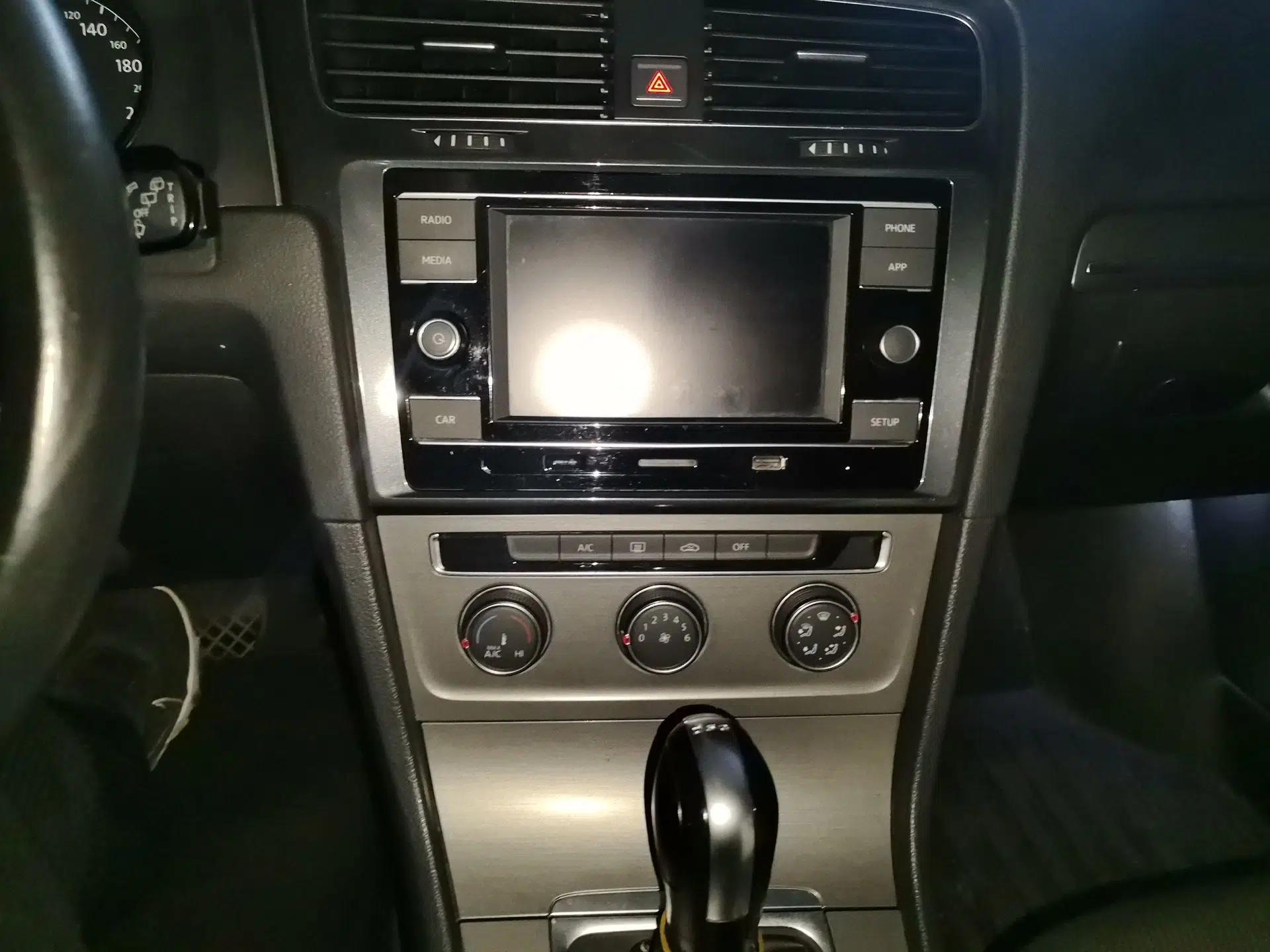Volkswagen Golf 2015 1.4TSI Automatic Comfort Model — миниатюра 13
