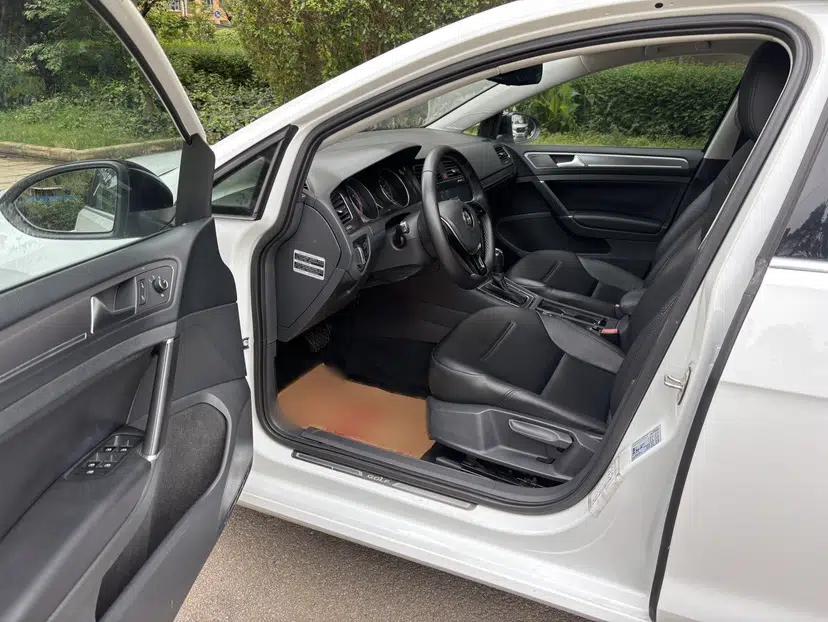 Volkswagen Golf 2016 230TSI Automatic Luxury Version — миниатюра 17