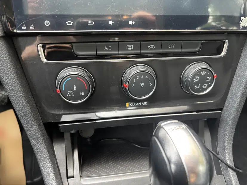 Volkswagen Golf 2016 230TSI Automatic Luxury Version — миниатюра 21