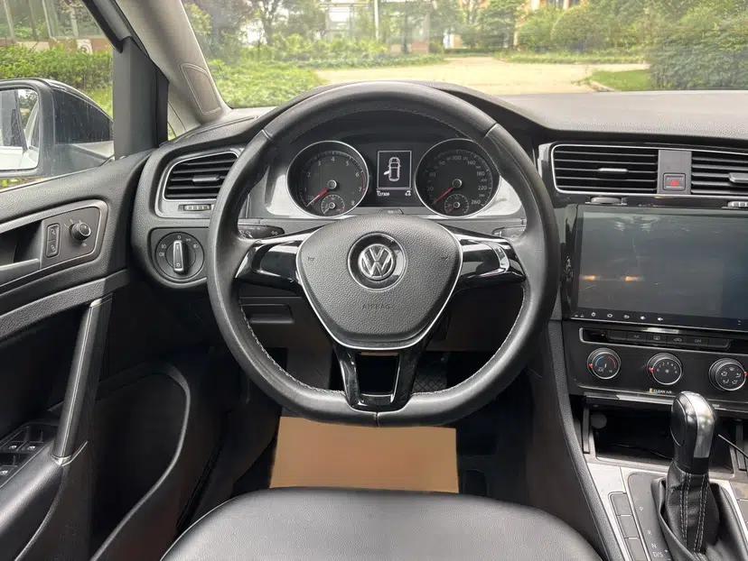 Volkswagen Golf 2016 230TSI Automatic Luxury Version — миниатюра 9