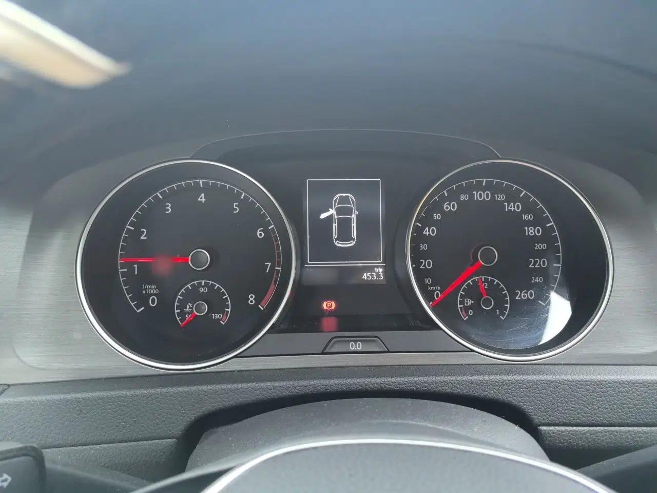 Volkswagen Golf 2016 230TSI Automatic Luxury Version — миниатюра 10