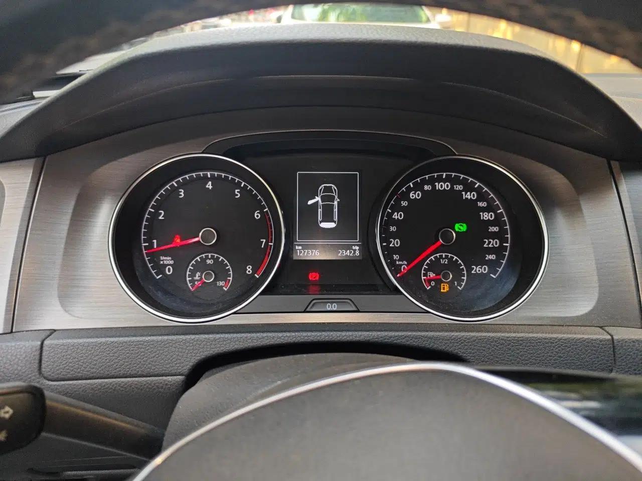 Volkswagen Golf 2015 1.6L Automatic Comfort Model — миниатюра 11