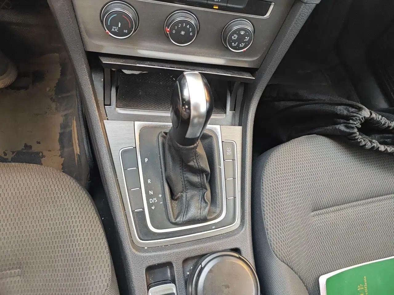 Volkswagen Golf 2015 1.6L Automatic Comfort Model — миниатюра 14