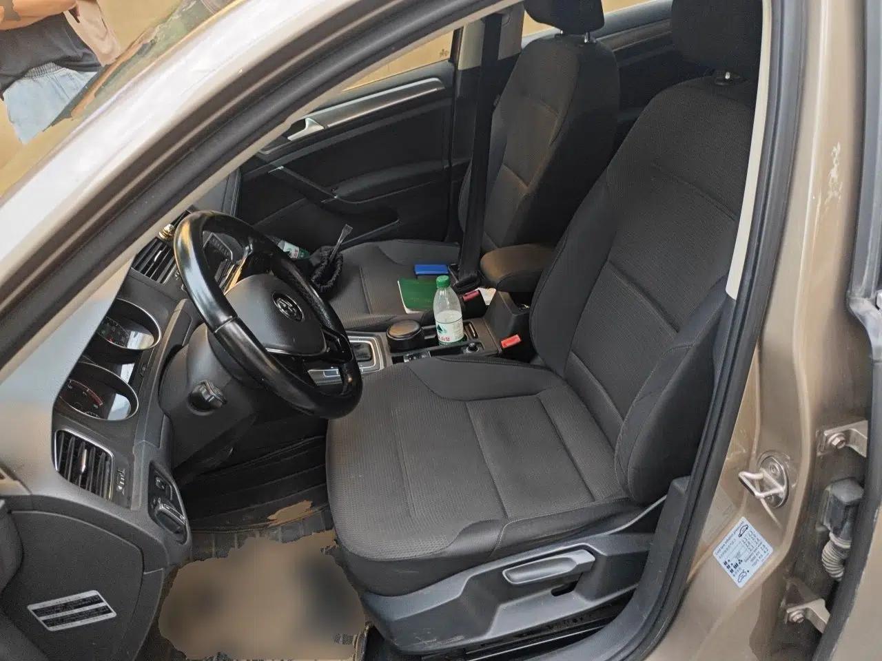 Volkswagen Golf 2015 1.6L Automatic Comfort Model — миниатюра 15