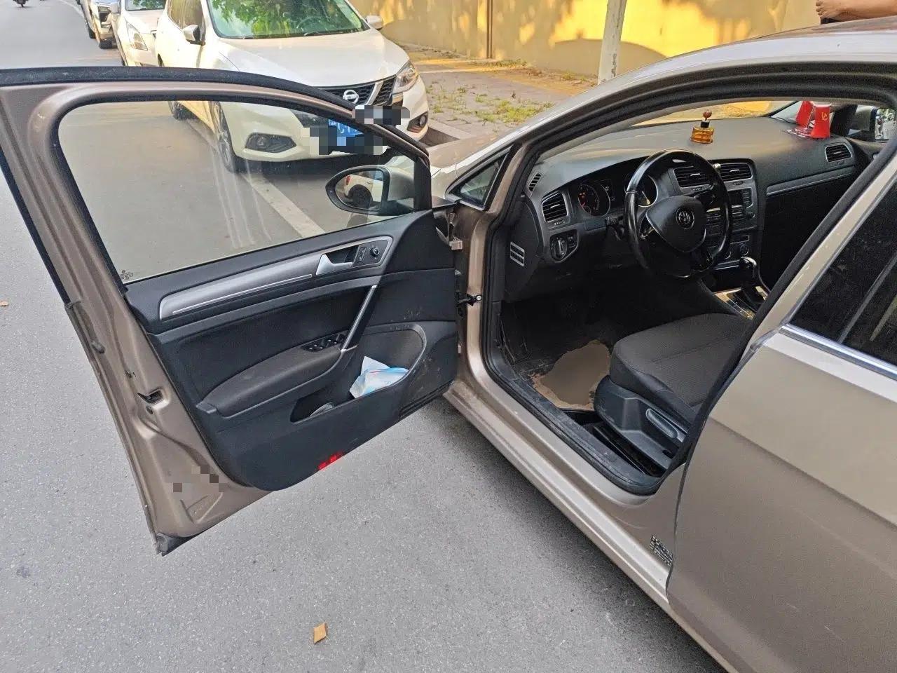 Volkswagen Golf 2015 1.6L Automatic Comfort Model — миниатюра 16