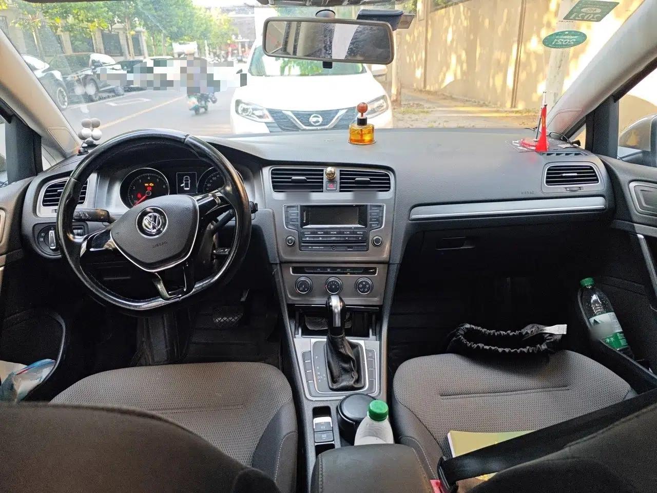 Volkswagen Golf 2015 1.6L Automatic Comfort Model — миниатюра 9