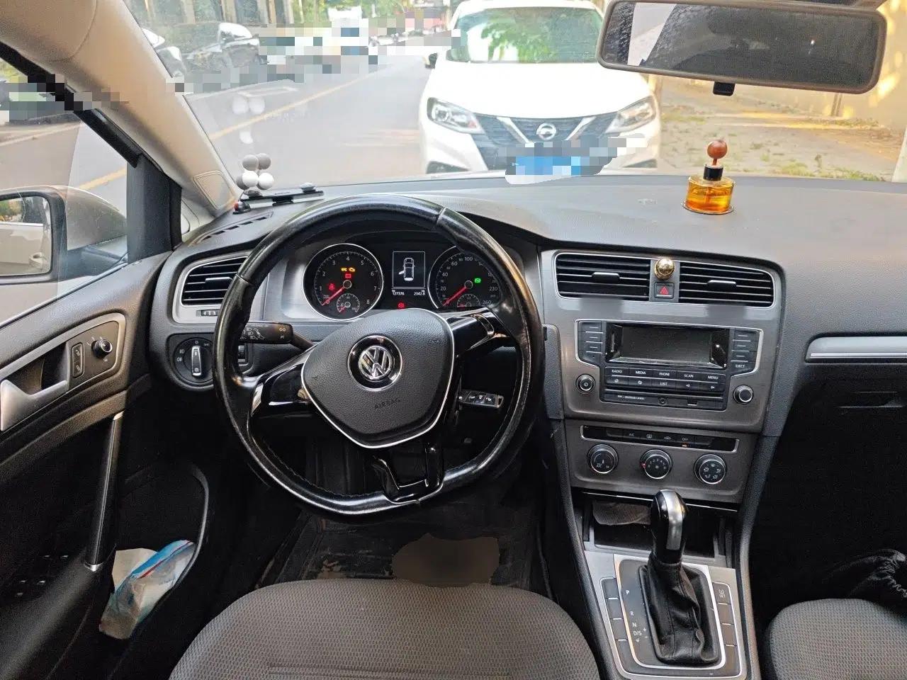 Volkswagen Golf 2015 1.6L Automatic Comfort Model — миниатюра 10