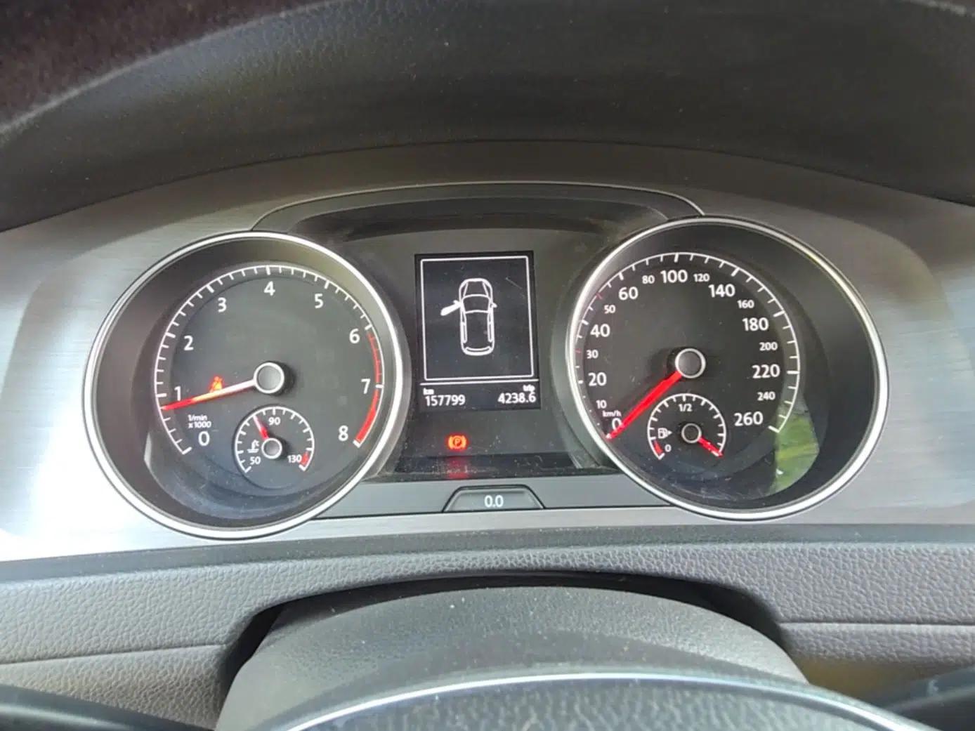 Volkswagen Golf 2015 1.6L Automatic Comfort Model — миниатюра 11