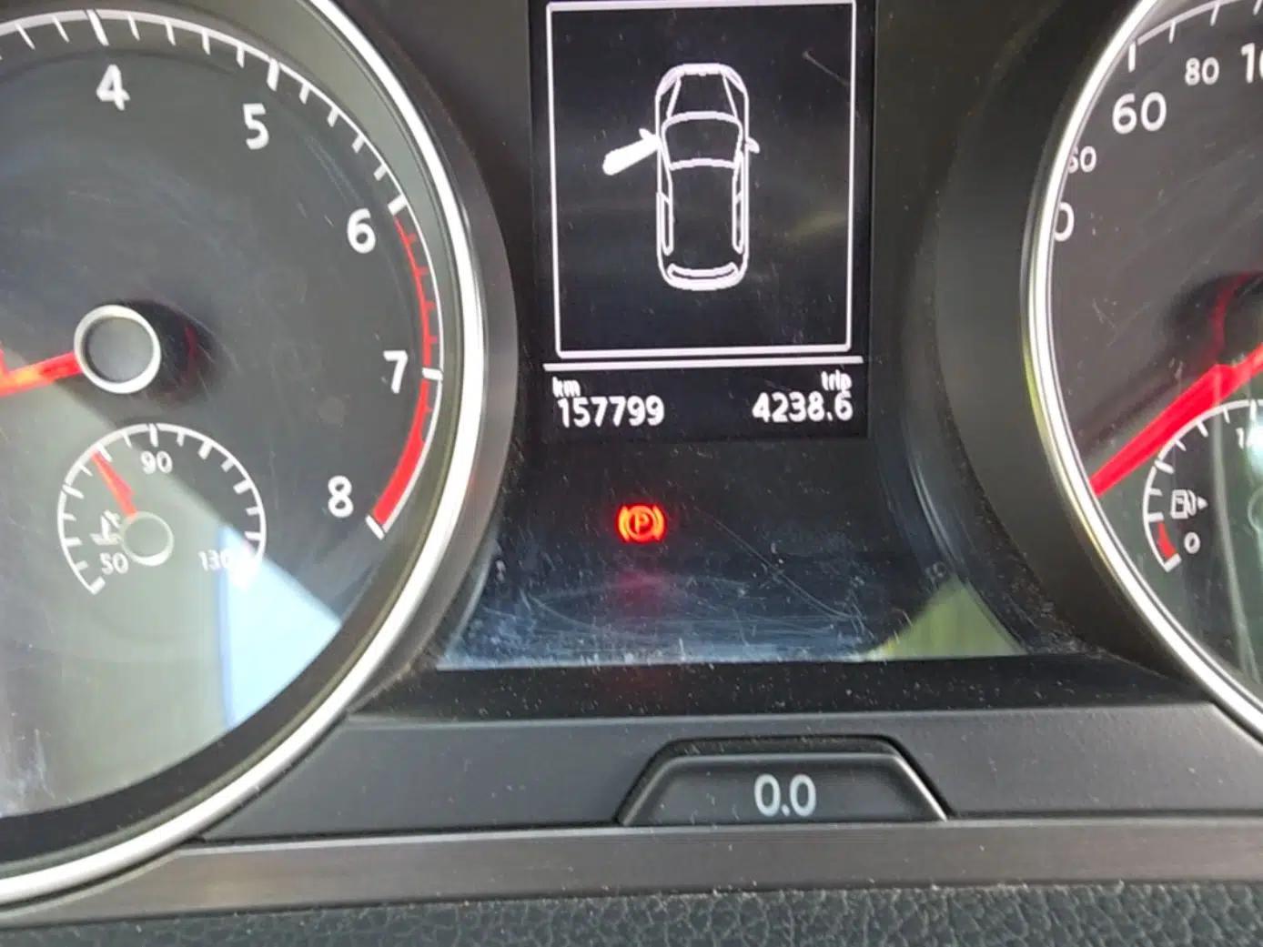 Volkswagen Golf 2015 1.6L Automatic Comfort Model — миниатюра 12