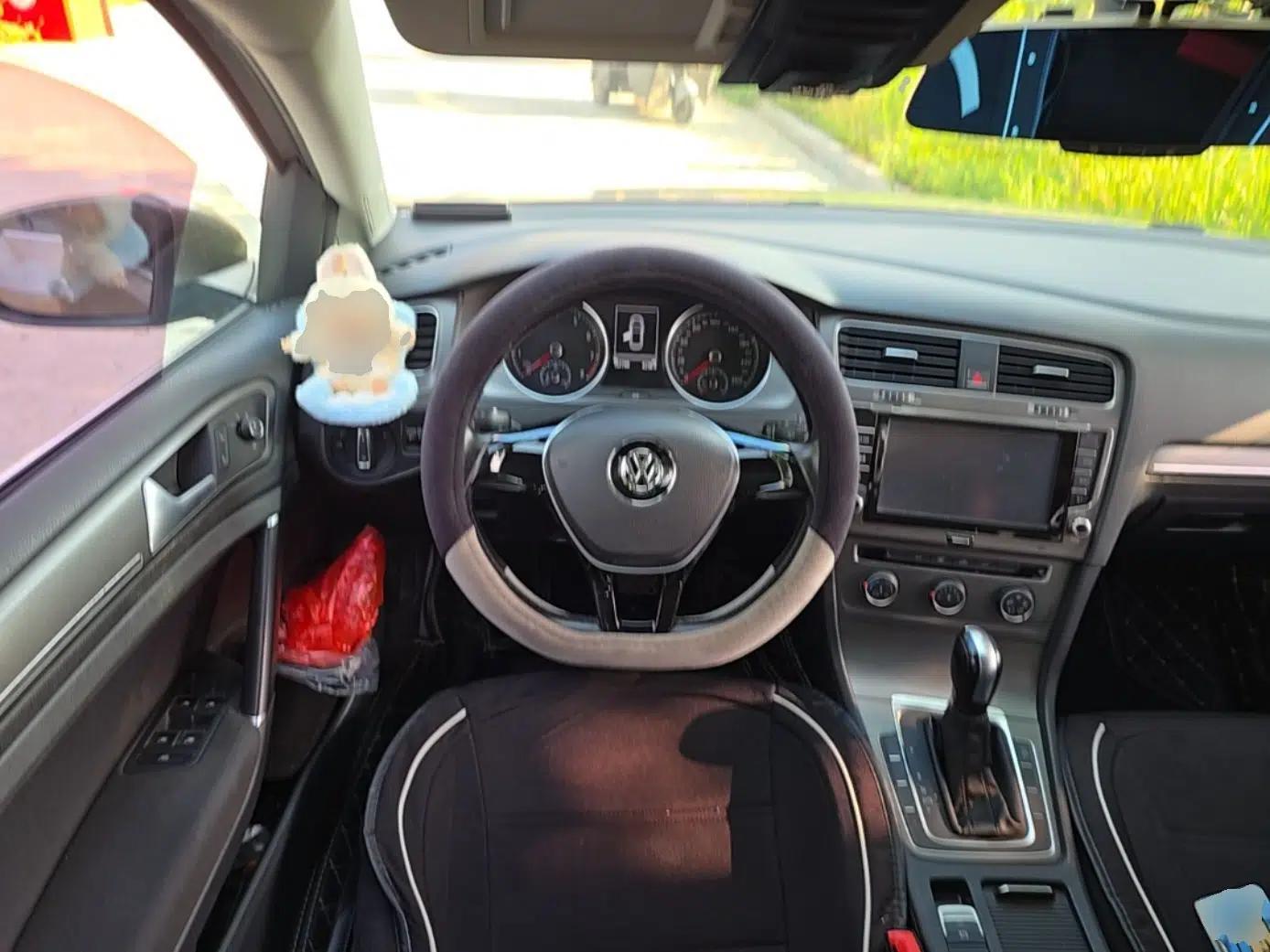 Volkswagen Golf 2015 1.6L Automatic Comfort Model — миниатюра 10