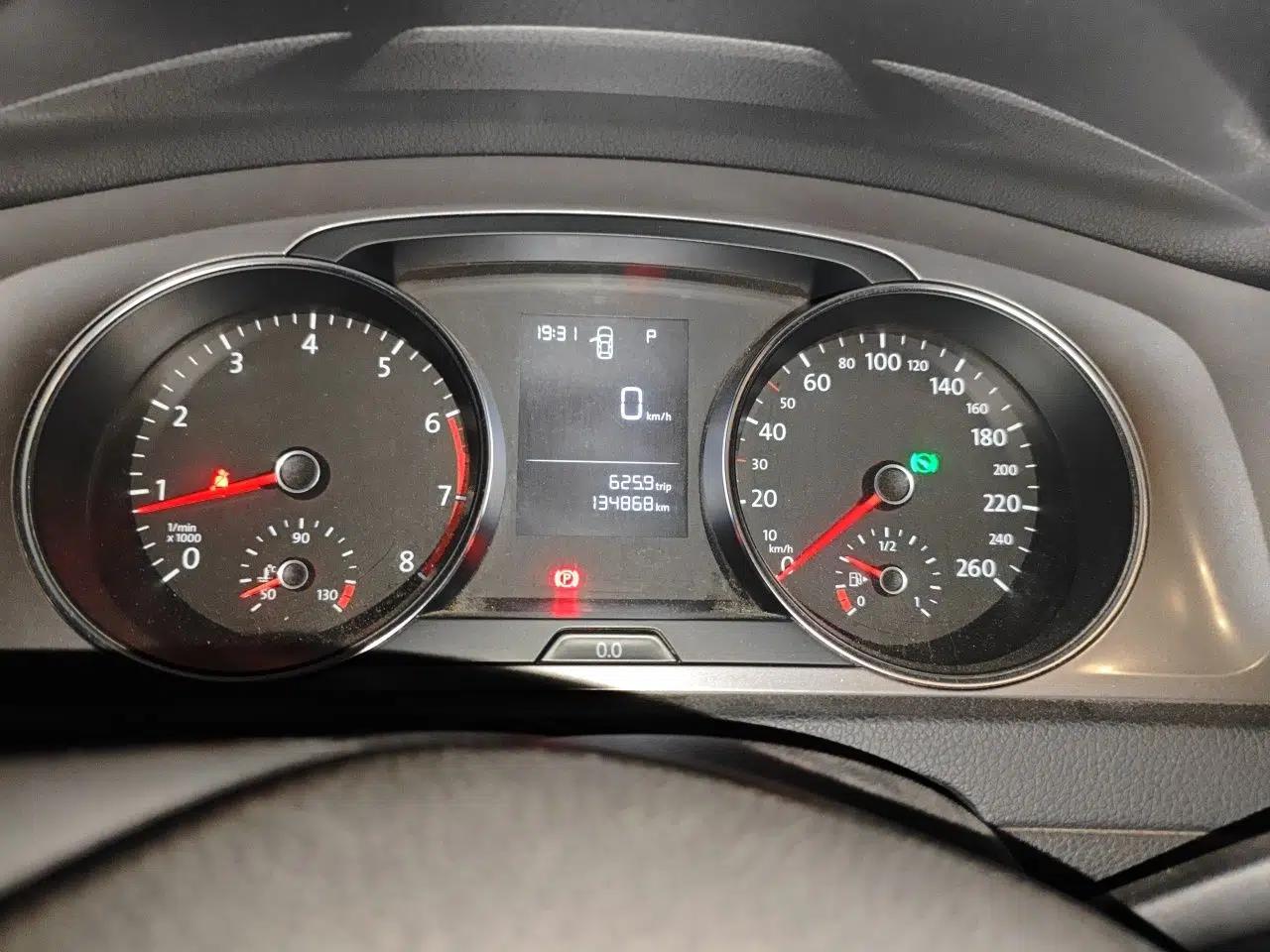 Volkswagen Golf 2015 1.6L Automatic Fashion Model — миниатюра 11