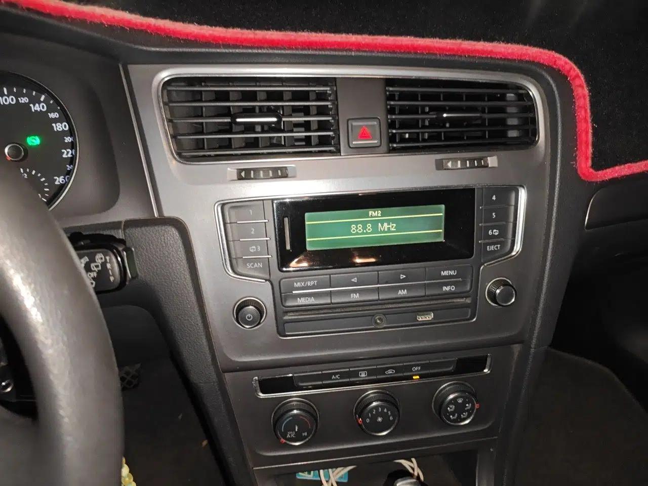 Volkswagen Golf 2015 1.6L Automatic Fashion Model — миниатюра 13