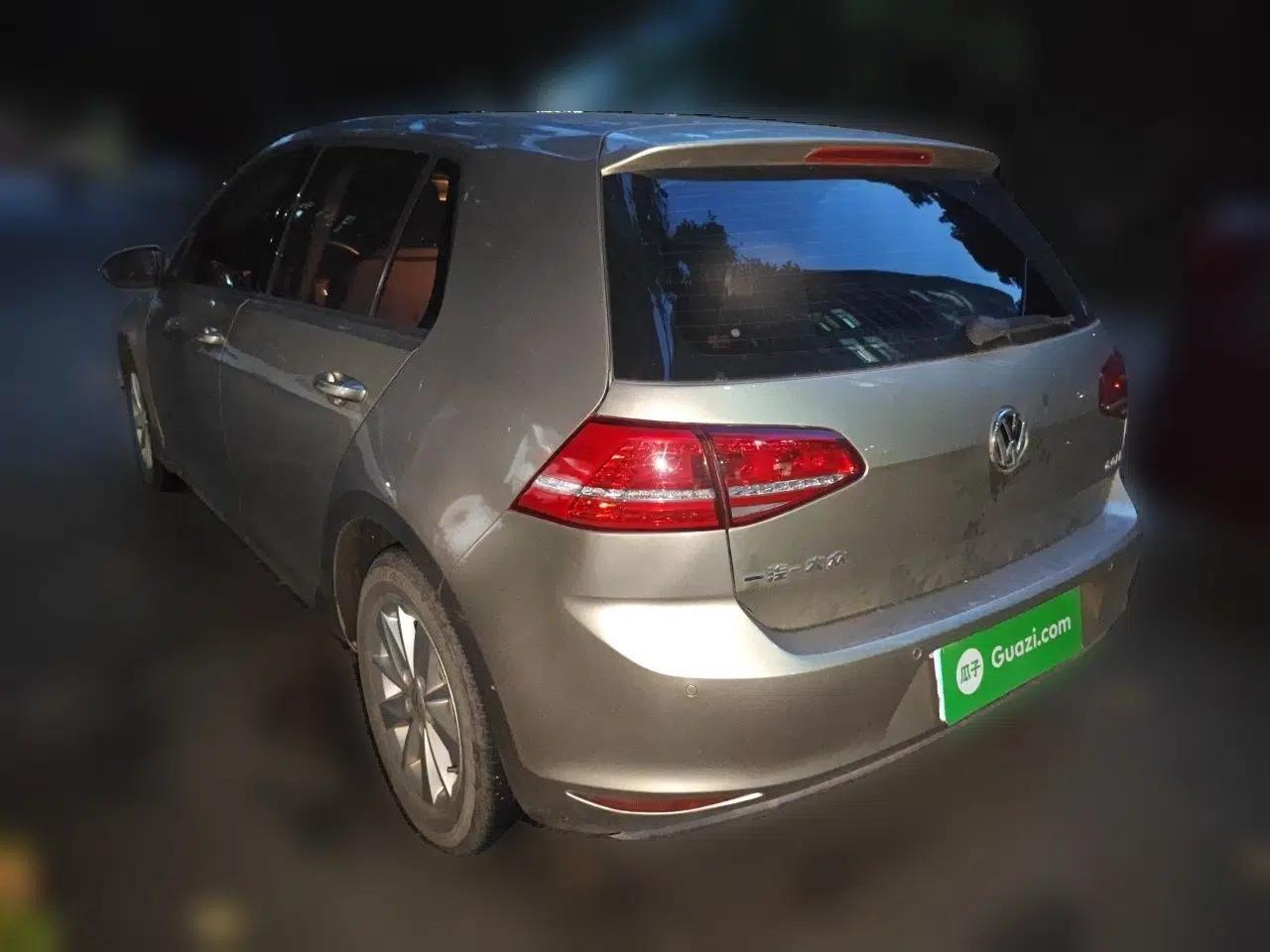Volkswagen Golf 2015 1.6L Automatic Fashion Model — миниатюра 4