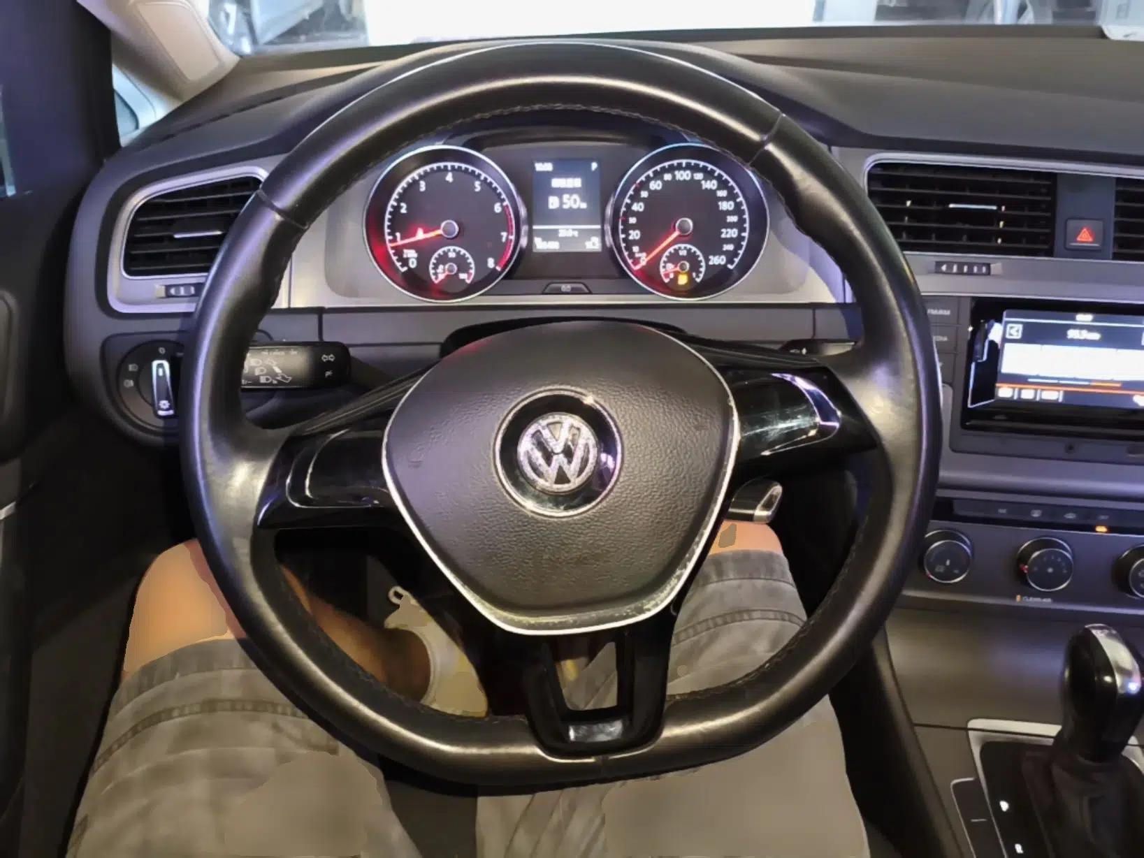 Volkswagen Golf 2016 230TSI Automatic Comfort Version — миниатюра 13