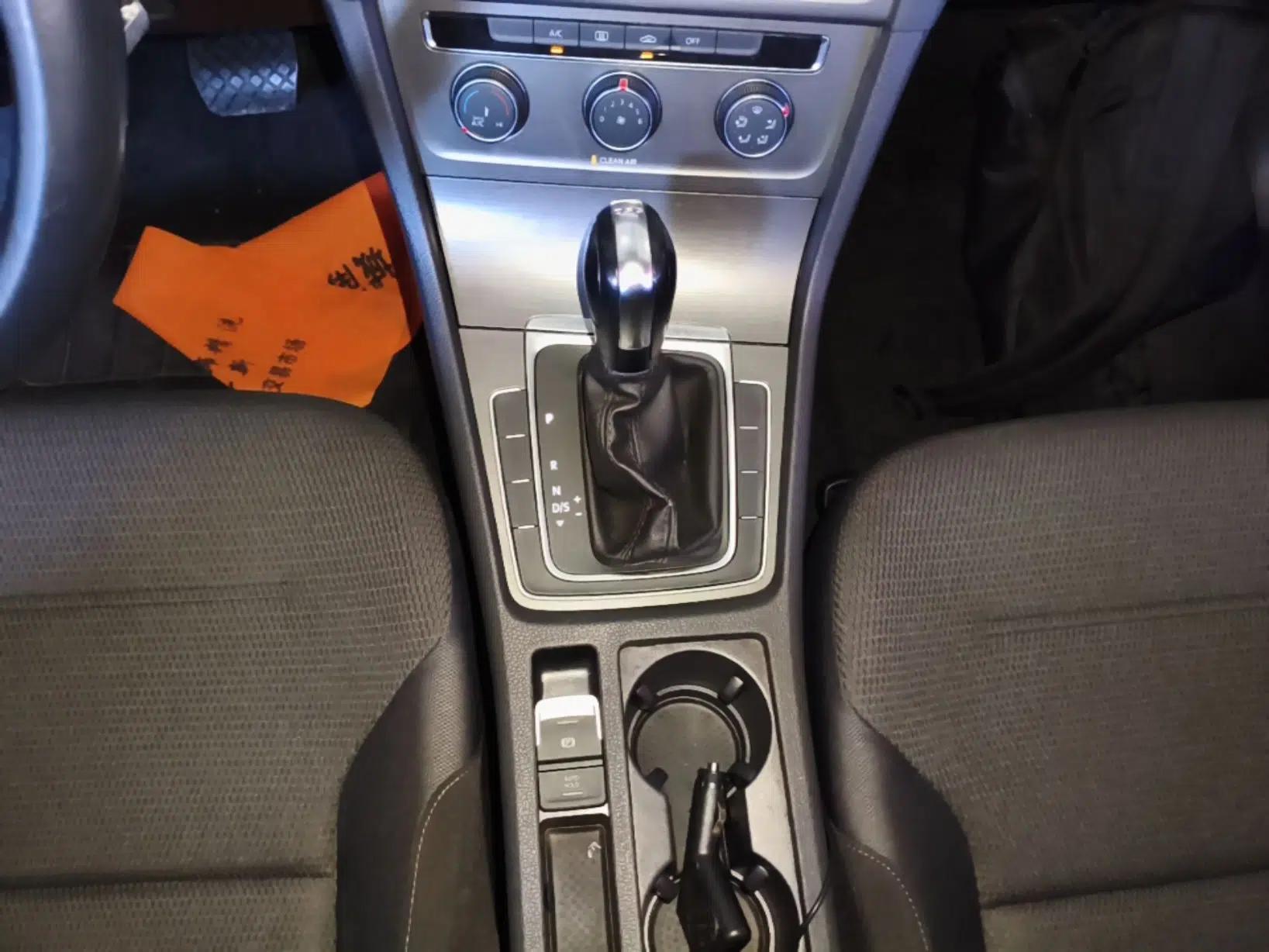 Volkswagen Golf 2016 230TSI Automatic Comfort Version — миниатюра 16