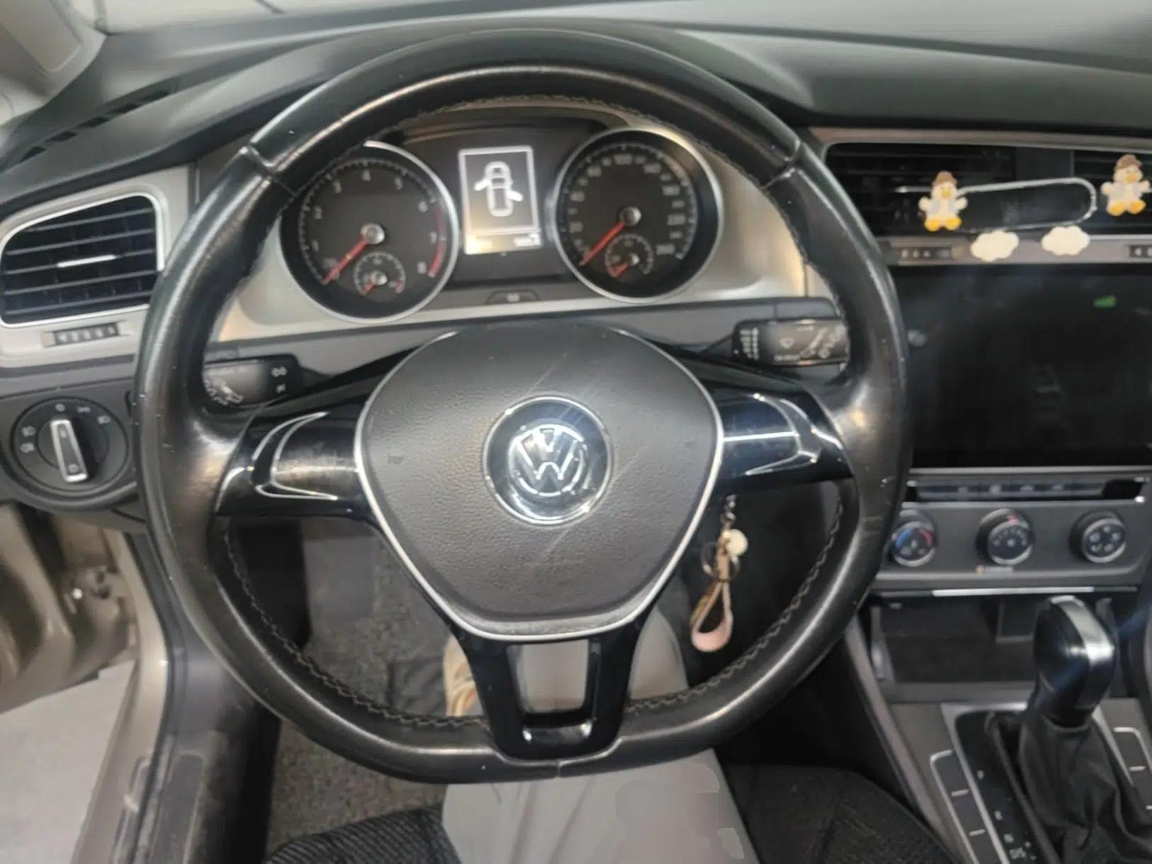 Volkswagen Golf 2016 1.6L Automatic Comfort Model — миниатюра 18