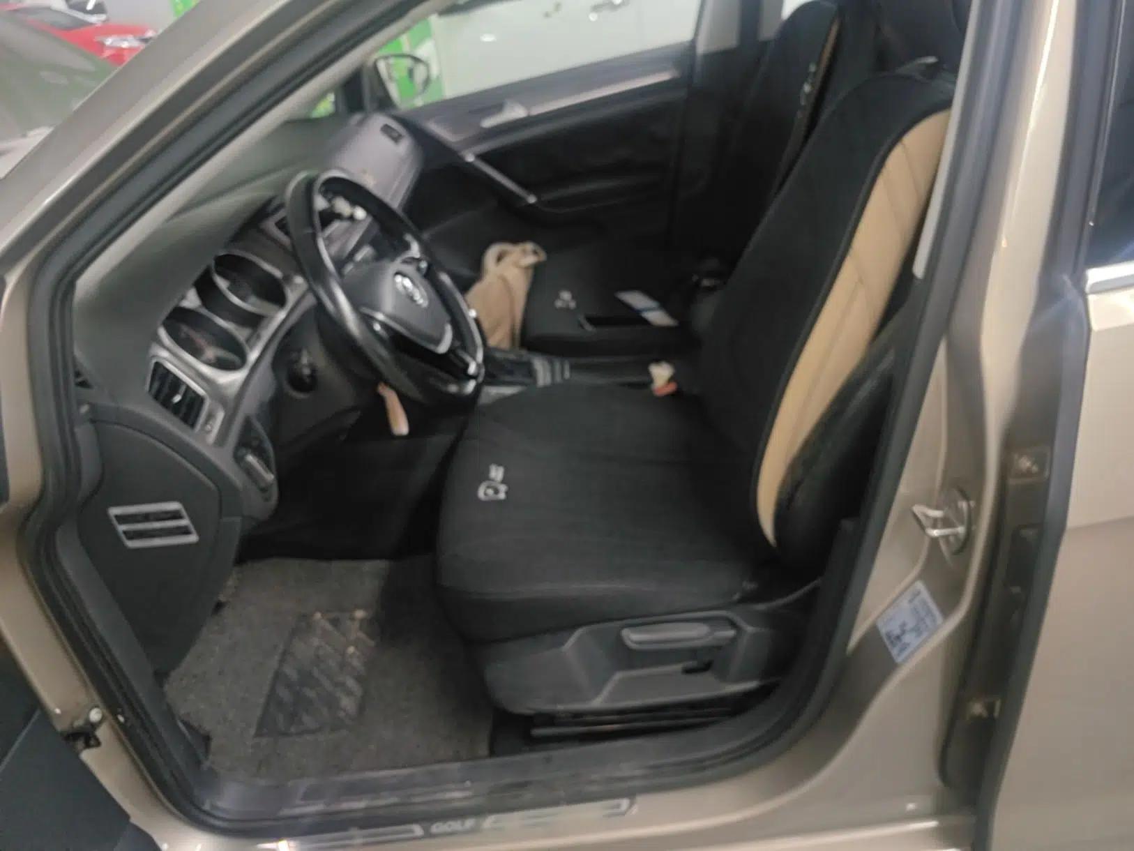 Volkswagen Golf 2016 1.6L Automatic Comfort Model — миниатюра 22