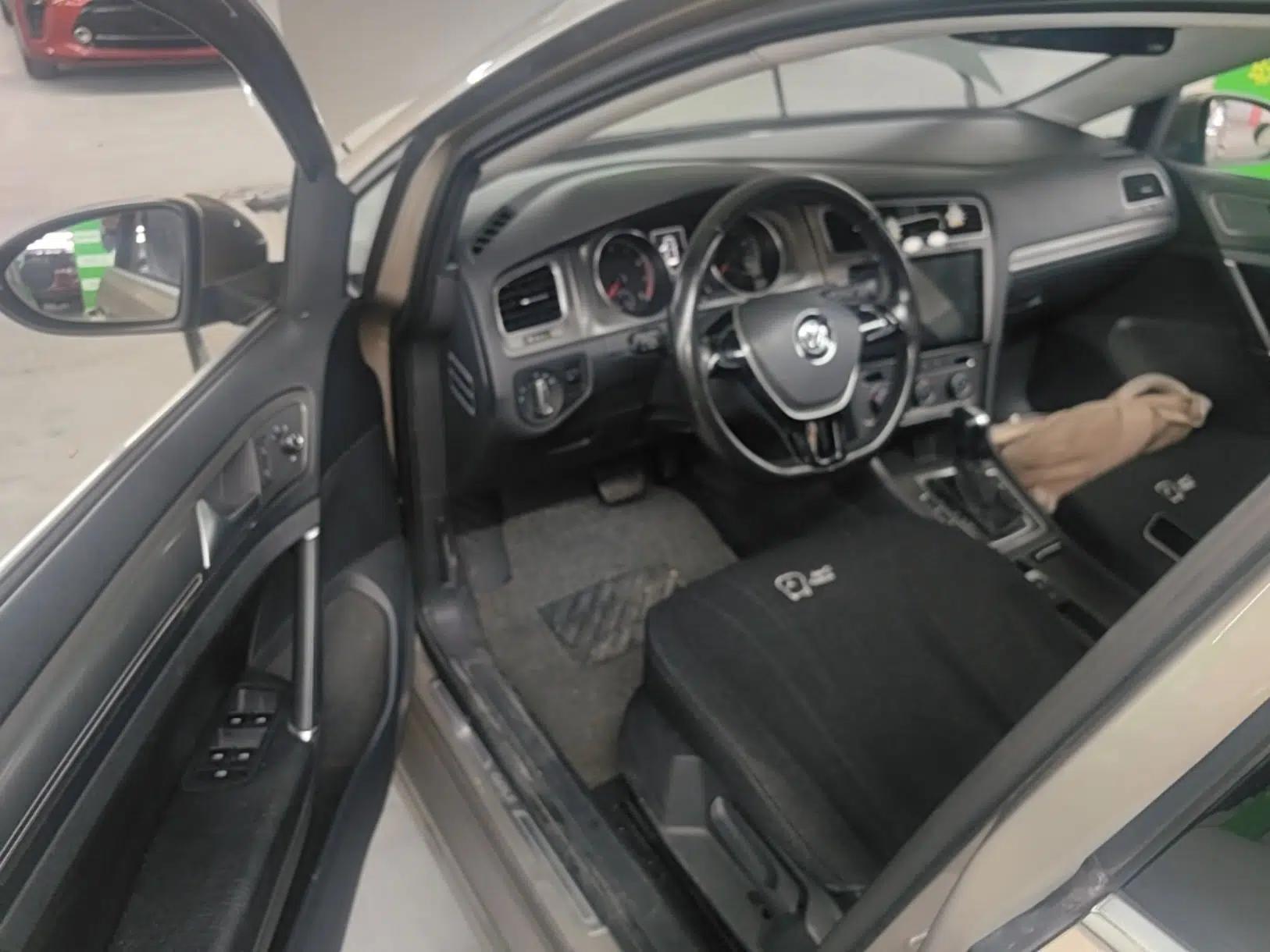 Volkswagen Golf 2016 1.6L Automatic Comfort Model — миниатюра 23