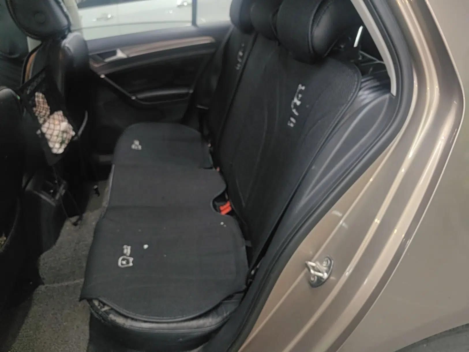 Volkswagen Golf 2016 1.6L Automatic Comfort Model — миниатюра 25