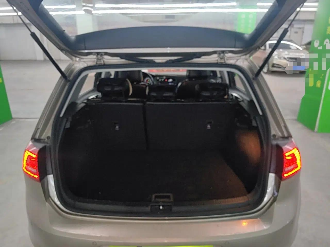 Volkswagen Golf 2016 1.6L Automatic Comfort Model — миниатюра 27
