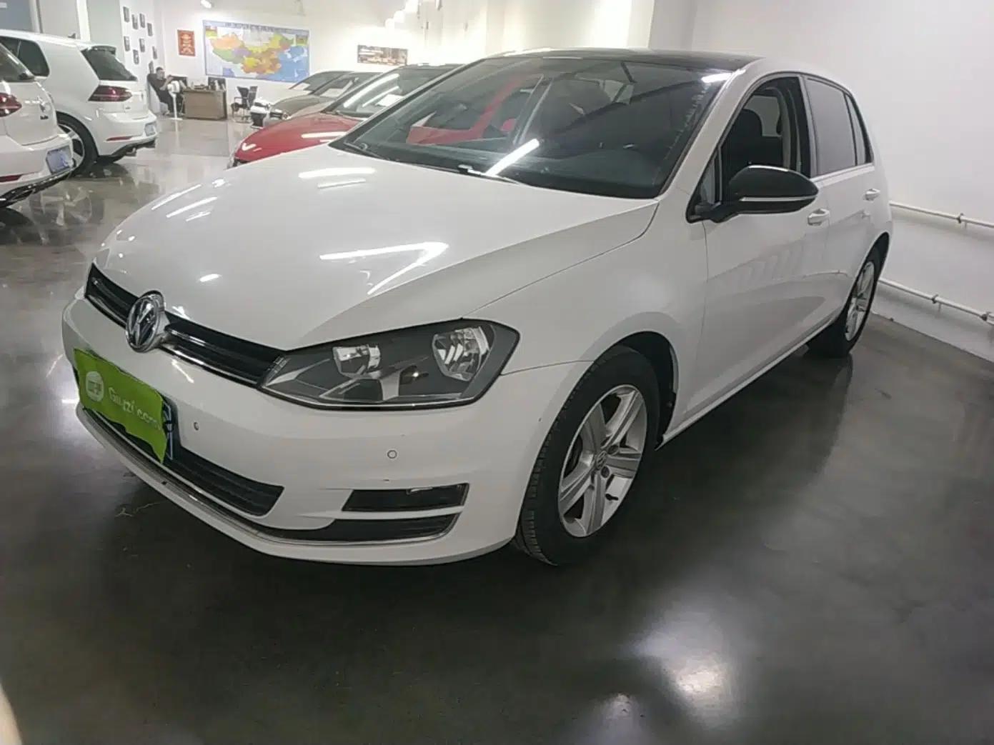 Volkswagen Golf 2017 1.6L Automatic Comfort Million-Vehicle Anniversary Edition — миниатюра 1