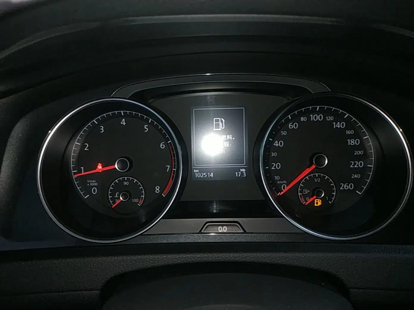 Volkswagen Golf 2017 1.6L Automatic Comfort Million-Vehicle Anniversary Edition — миниатюра 14