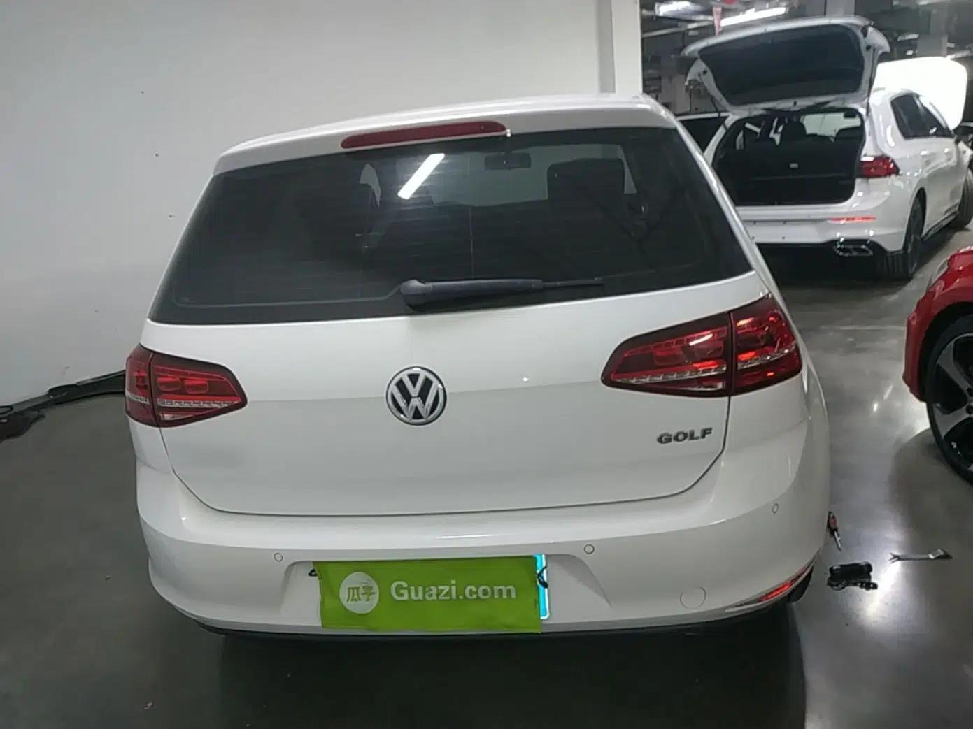 Volkswagen Golf 2017 1.6L Automatic Comfort Million-Vehicle Anniversary Edition — миниатюра 5