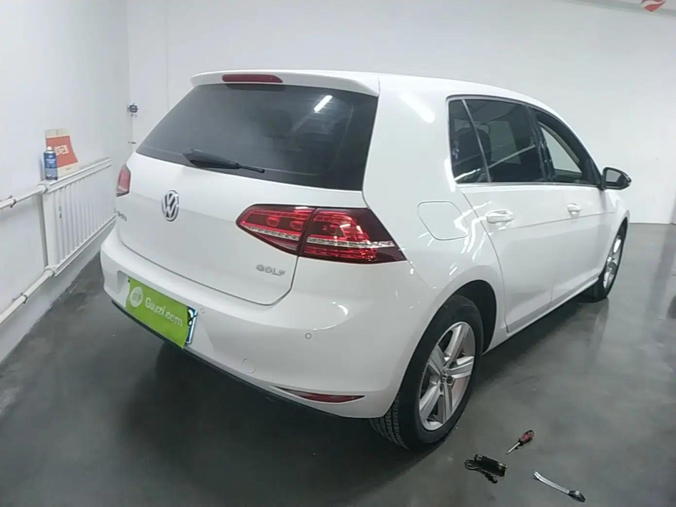Volkswagen Golf 2017 1.6L Automatic Comfort Million-Vehicle Anniversary Edition — миниатюра 6