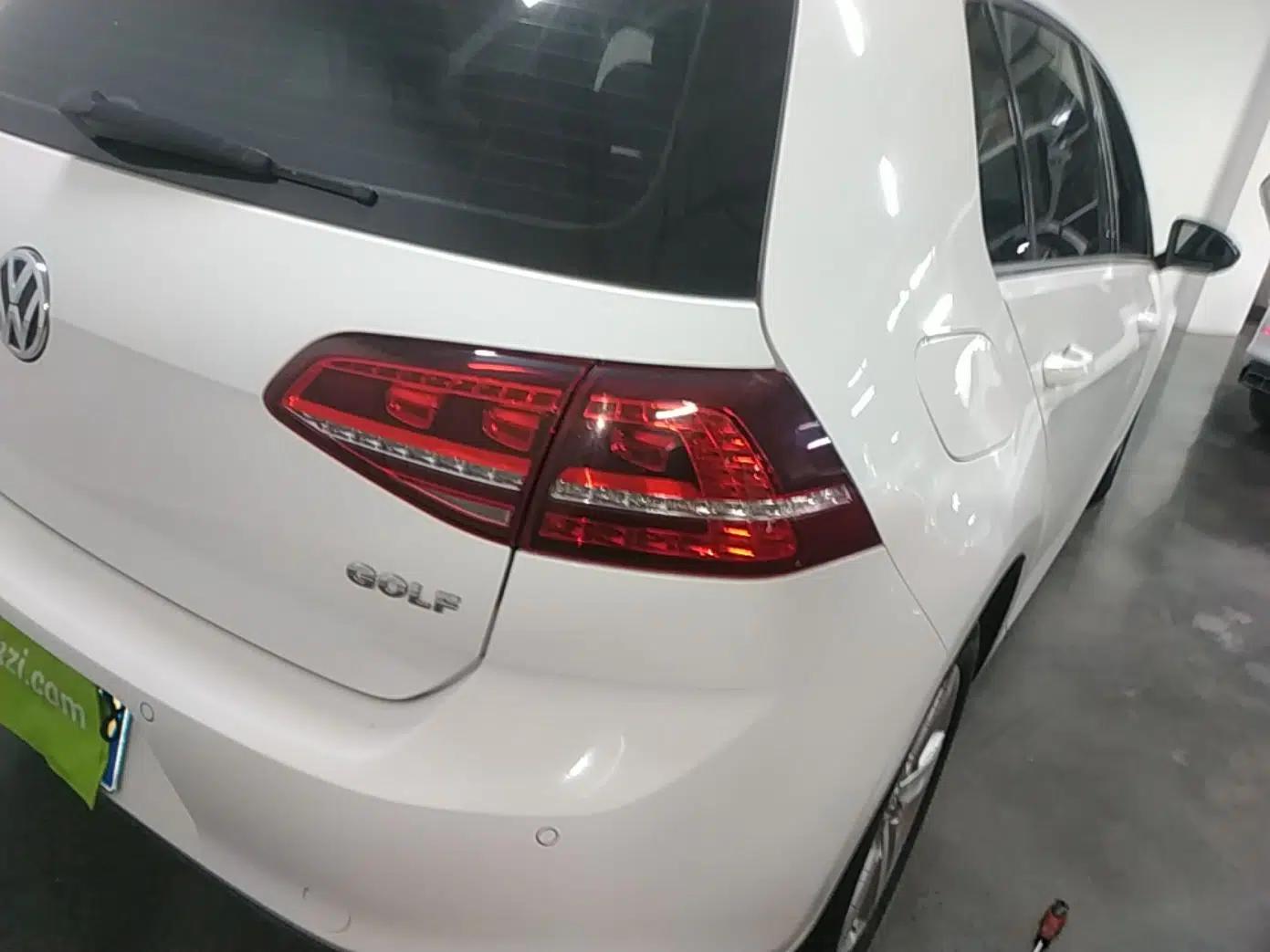 Volkswagen Golf 2017 1.6L Automatic Comfort Million-Vehicle Anniversary Edition — миниатюра 9